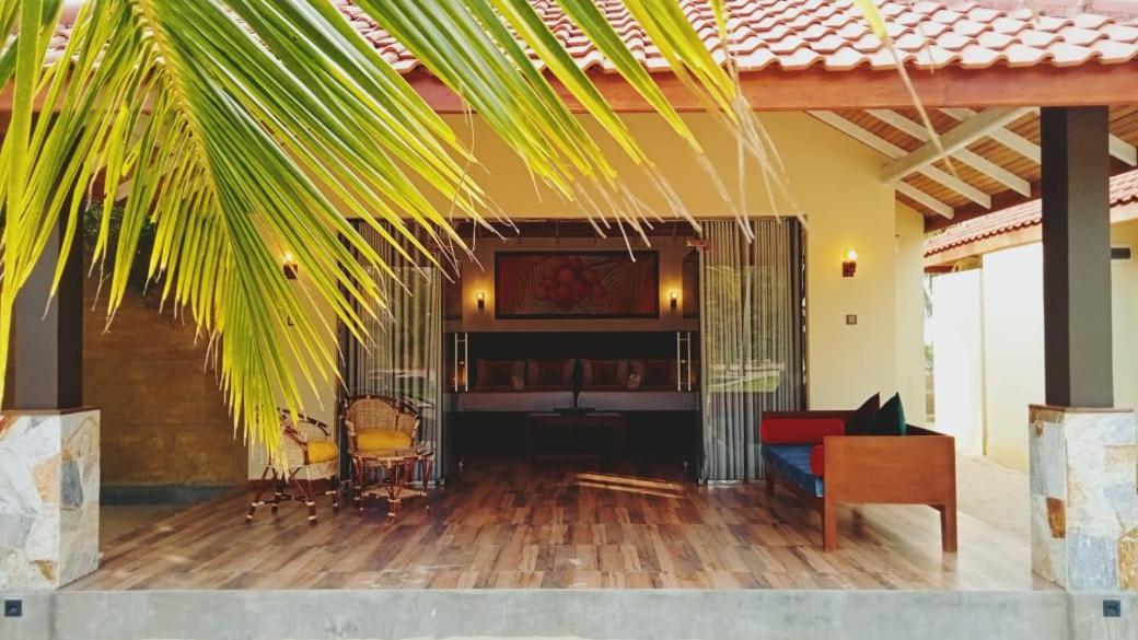 Blue Waves Kite Surfing Beach Resort Kalpitiya Exterior photo