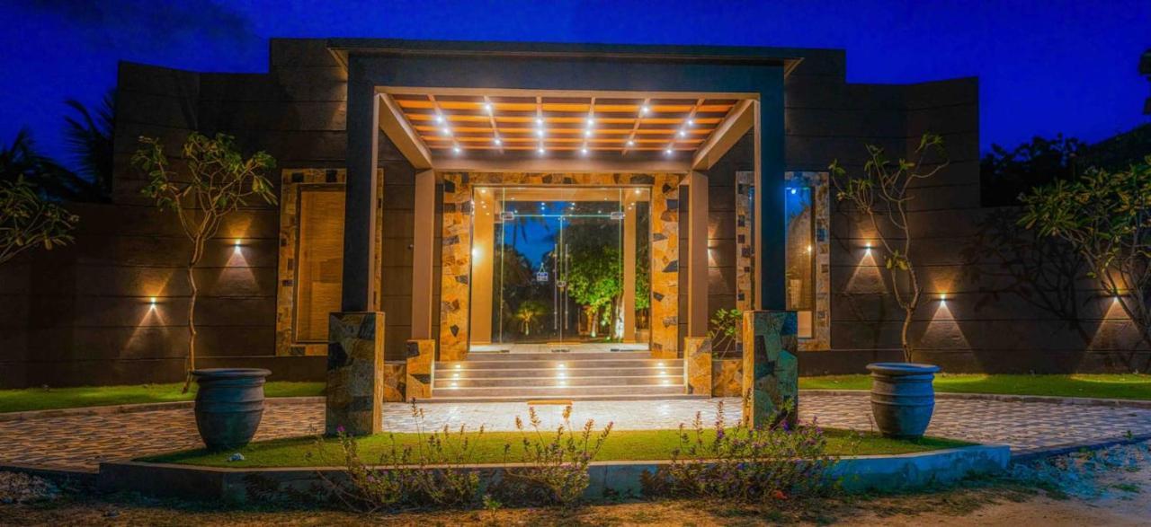 Blue Waves Kite Surfing Beach Resort Kalpitiya Exterior photo