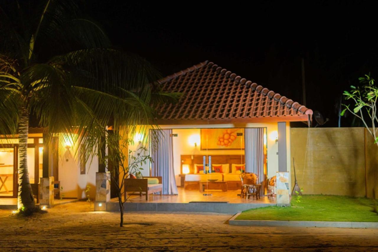 Blue Waves Kite Surfing Beach Resort Kalpitiya Exterior photo