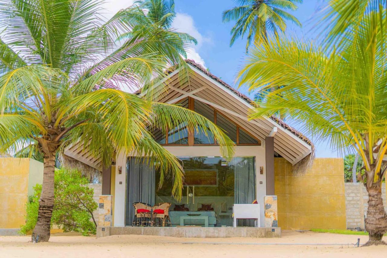 Blue Waves Kite Surfing Beach Resort Kalpitiya Exterior photo