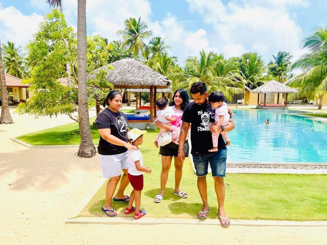 Blue Waves Kite Surfing Beach Resort Kalpitiya Exterior photo