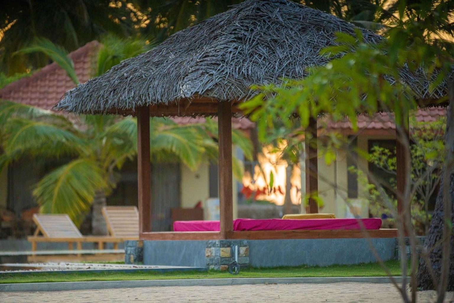 Blue Waves Kite Surfing Beach Resort Kalpitiya Exterior photo