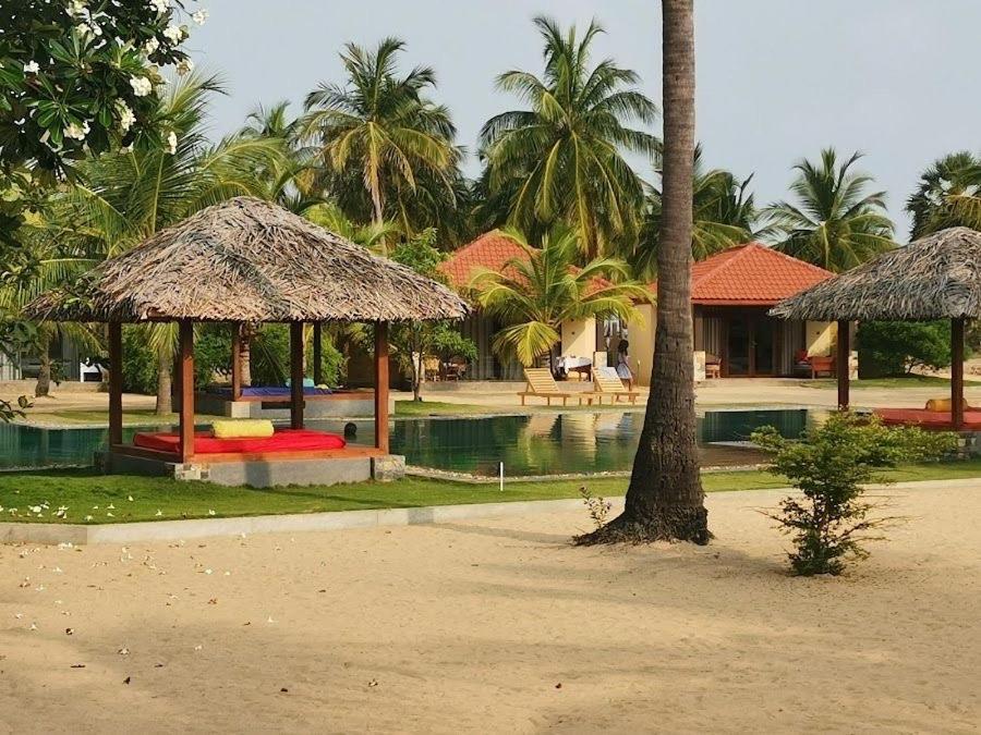 Blue Waves Kite Surfing Beach Resort Kalpitiya Exterior photo